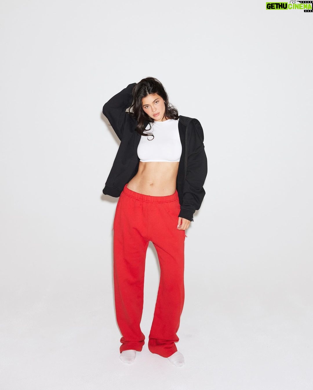 Kylie Jenner Instagram - KHY DROP 003!!!! available NOW on khy.com ♥️♥️♥️♥️🎄🎄🫶🏻 @khy