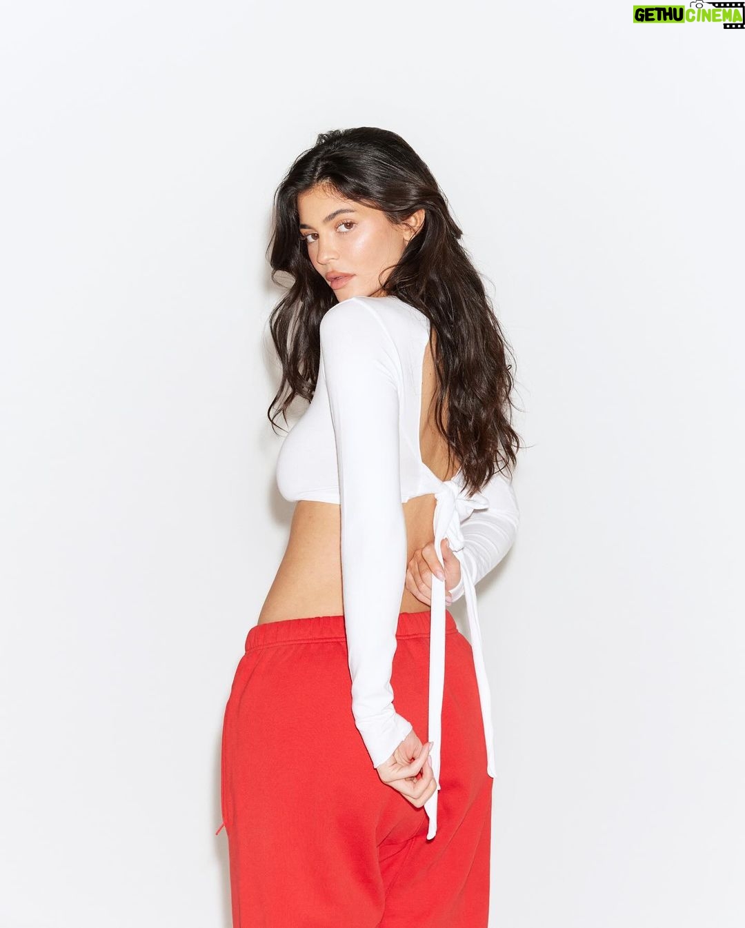 Kylie Jenner Instagram - KHY DROP 003!!!! available NOW on khy.com ♥️♥️♥️♥️🎄🎄🫶🏻 @khy