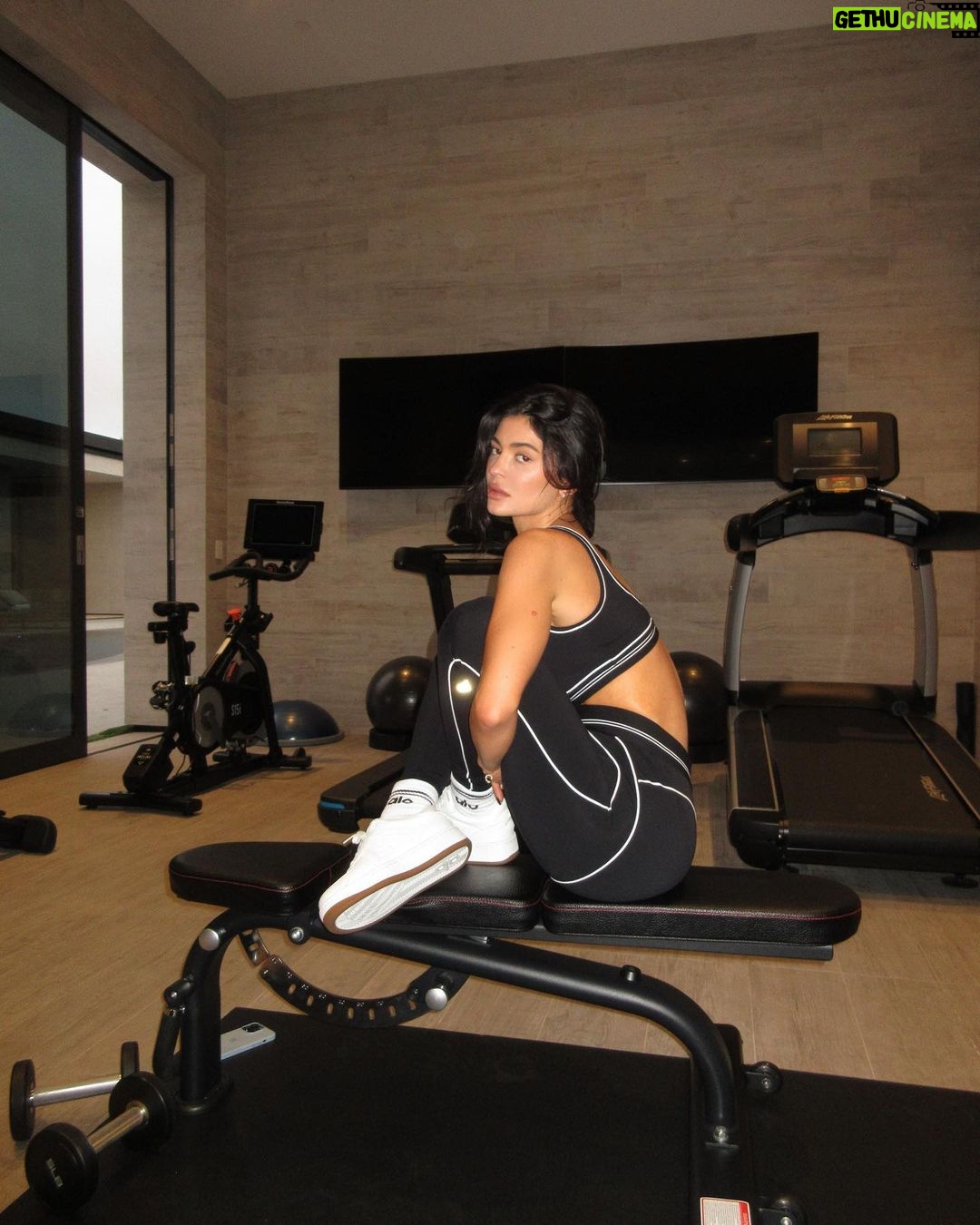 Kylie Jenner Instagram - mornings in @alo