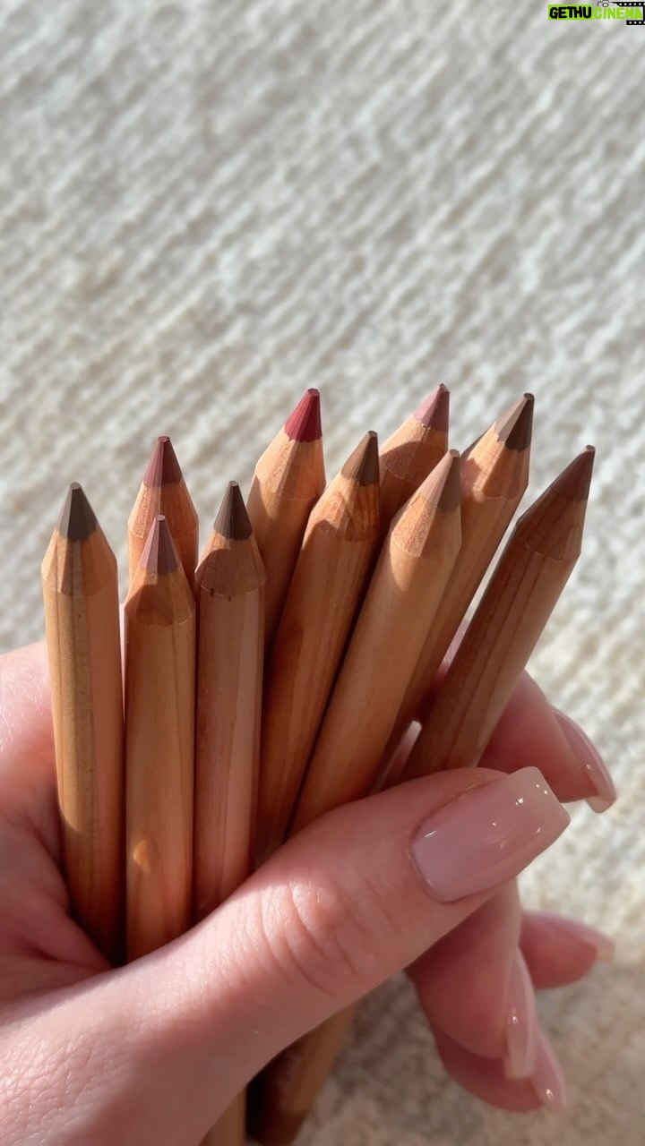 Kylie Jenner Instagram - my new Precision Pout lip liners just dropped on kyliecosmetics.com @kyliecosmetics 🫶🏻