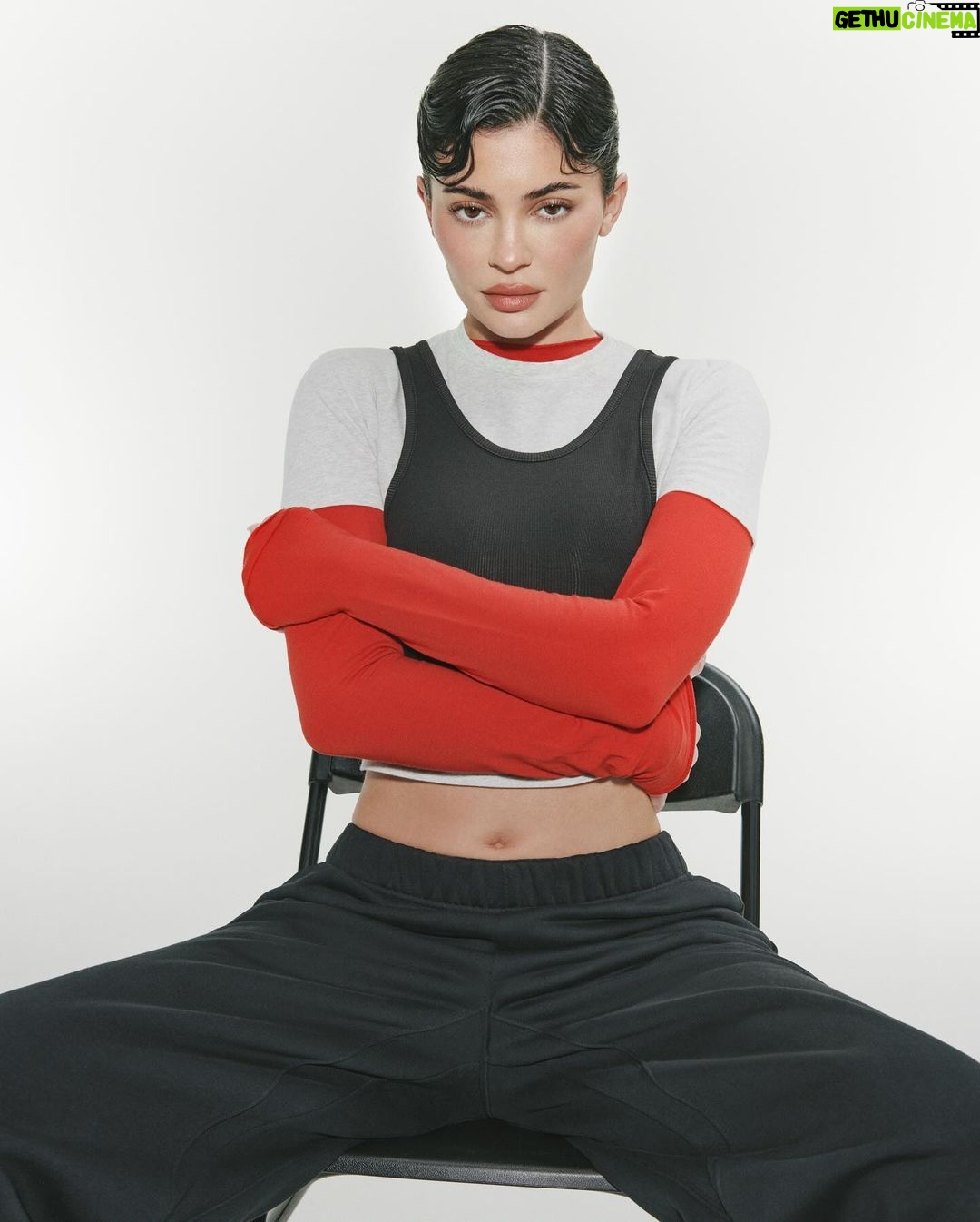 Kylie Jenner Instagram - KHY DROP 003 sweats + tees coming 12/07 !!!!!! preview now and sign up for early access on khy.com. @khy