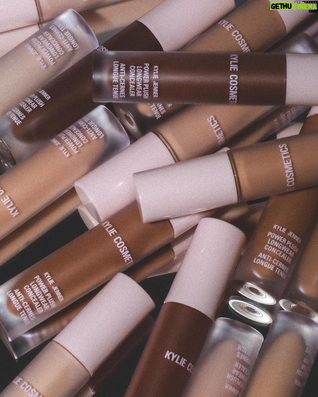 Kylie Jenner Instagram - my brand new POWER PLUSH LONGWEAR CONCEALER + concealer brush duo launches September 27th! 🫶🏻 it’s been a long time in the making i can’t wait to share this with you. KylieCosmetics.com @kyliecosmetics