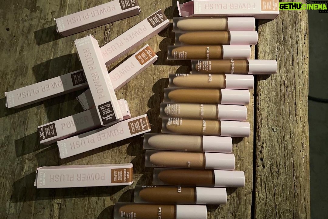 Kylie Jenner Instagram - behind the scenes shooting my brand new POWER PLUSH LONGWEAR CONCEALER 🫶🏻 your new best friend launches September 27th ahhhh! KylieCosmetics.com @kyliecosmetics