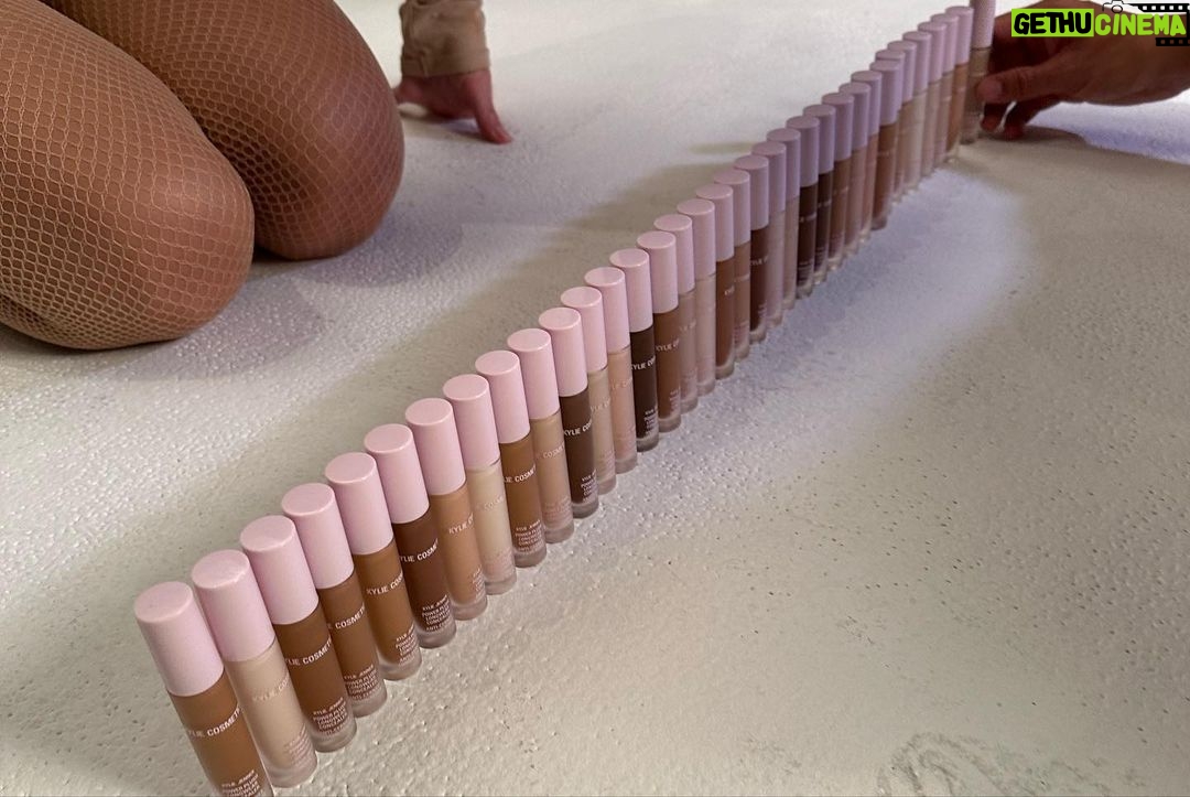 Kylie Jenner Instagram - behind the scenes shooting my brand new POWER PLUSH LONGWEAR CONCEALER 🫶🏻 your new best friend launches September 27th ahhhh! KylieCosmetics.com @kyliecosmetics