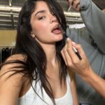 Kylie Jenner Instagram - @kyliecosmetics BLACK FRIDAY SALE STARTS NOW 🖤 40% off sitewide. kyliecosmetics.com