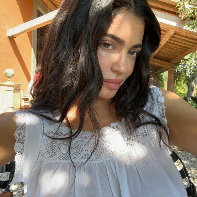 Kylie Jenner Instagram - 🫶🏻🌎🌎