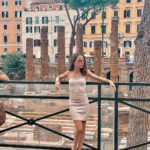 Lévanah Solomon Instagram - Roma dump ☀️🌺🦋🌿 Ta photo préférée ? *Photos retouchées _______ #picoftheday #pictureoftheday #photography #photooftheday #travel #sky #italy #rome #beige #blue #tan #aesthetic #mood #vibes #summer #colors #color #light #white #ootd #outfit #vacation #holiday #girl #neutral #pink Rome, Italy