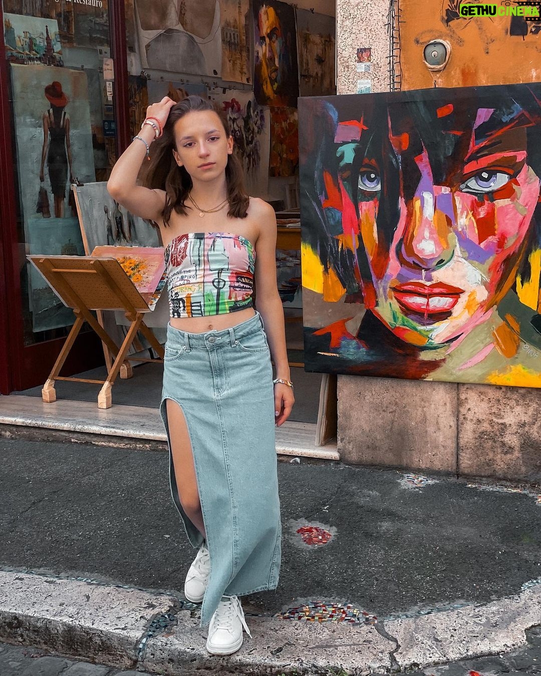 Lévanah Solomon - 4.9K Likes - 🩷❤️🧡💛💚🩵💙💜
📸 by @karinesolomon
*Photos retouchées
#picoftheday #pictureoftheday #photography #photooftheday #travel #italy #rome #beige #tan #aesthetic #mood #vibes #summer #colors #color #light #white #ootd #outfit #rainbow #art