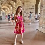 Lévanah Solomon Instagram - Il Colosseo 🌺🤎🇮🇹 *Colorimétrie retouchée #picoftheday #pictureoftheday #photography #photooftheday #travel #sky #italy #rome #beige #pink #tan #aesthetic #mood #vibes #summer #colors #color #light #white #ootd #outfit #colosseum #colosseo #ruins #smile Colosseo - Roma