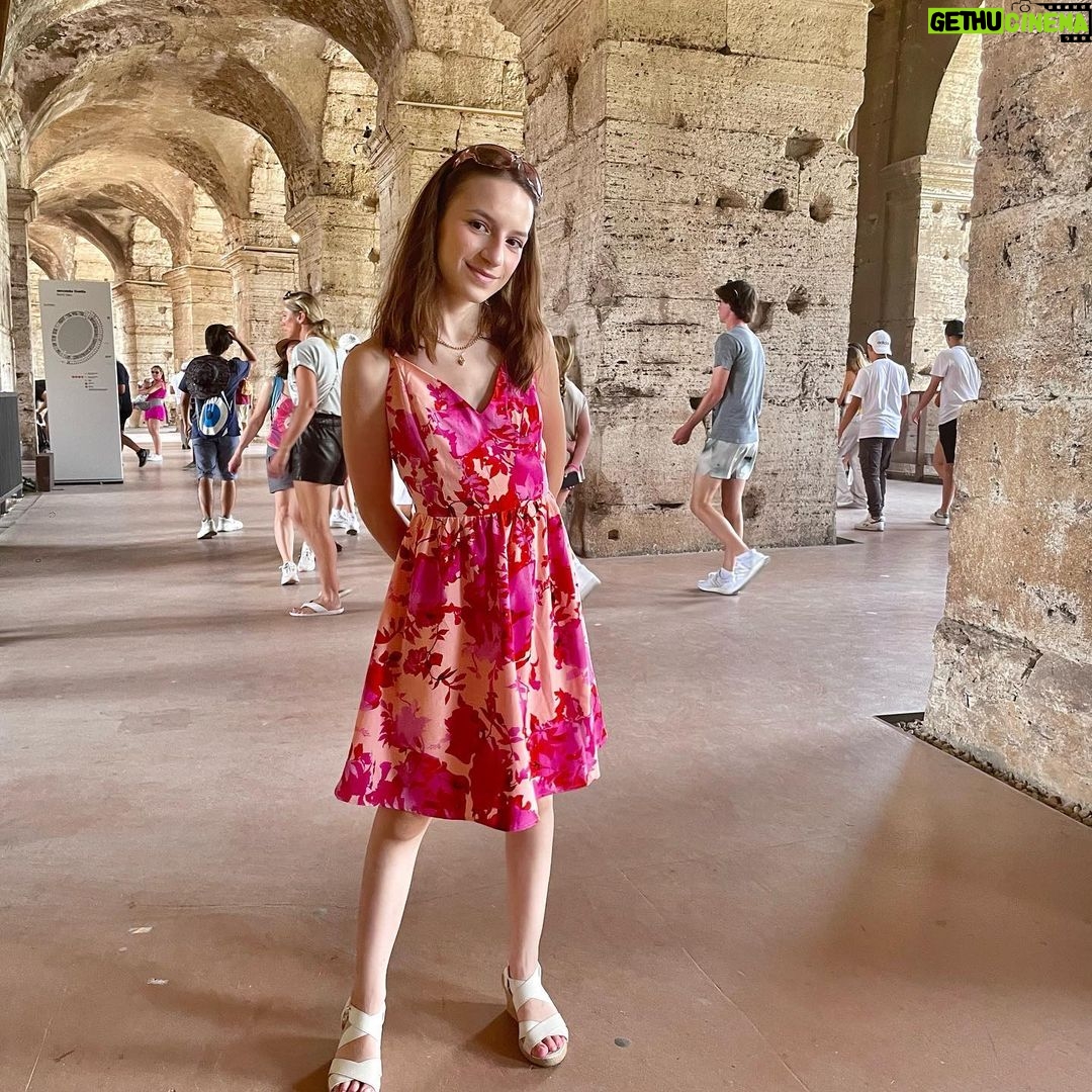 Lévanah Solomon Instagram - Il Colosseo 🌺🤎🇮🇹 *Colorimétrie retouchée #picoftheday #pictureoftheday #photography #photooftheday #travel #sky #italy #rome #beige #pink #tan #aesthetic #mood #vibes #summer #colors #color #light #white #ootd #outfit #colosseum #colosseo #ruins #smile Colosseo - Roma