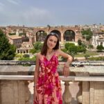 Lévanah Solomon Instagram - Il Colosseo 🌺🤎🇮🇹 *Colorimétrie retouchée #picoftheday #pictureoftheday #photography #photooftheday #travel #sky #italy #rome #beige #pink #tan #aesthetic #mood #vibes #summer #colors #color #light #white #ootd #outfit #colosseum #colosseo #ruins #smile Colosseo - Roma