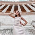 Lévanah Solomon Instagram - L’Italie est magnifique… trop d’endroits incroyables à Rome 😍 J’ai une centaine de photos à te poster ! Je sais pas comment je vais faire, en plus j’en ai plein d’autres de mes précédents voyages toujours pas publiées 🥲 Sinon, on profite, et une nouvelle vidéo est sortie sur ma chaîne YouTube ! Va la voir, tu vas kiffer 🥰 Merci à mon frère Eythan de s’être allongé sur le sol pour prendre ces superbes photos 😝 *Photos retouchées #picoftheday #pictureoftheday #photography #photooftheday #travel #sky #italy #rome #beige #blue #tan #aesthetic #mood #vibes #summer #colors #color #light #white #ootd #outfit Rome, Italy
