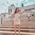 Lévanah Solomon Instagram - L’Italie est magnifique… trop d’endroits incroyables à Rome 😍 J’ai une centaine de photos à te poster ! Je sais pas comment je vais faire, en plus j’en ai plein d’autres de mes précédents voyages toujours pas publiées 🥲 Sinon, on profite, et une nouvelle vidéo est sortie sur ma chaîne YouTube ! Va la voir, tu vas kiffer 🥰 Merci à mon frère Eythan de s’être allongé sur le sol pour prendre ces superbes photos 😝 *Photos retouchées #picoftheday #pictureoftheday #photography #photooftheday #travel #sky #italy #rome #beige #blue #tan #aesthetic #mood #vibes #summer #colors #color #light #white #ootd #outfit Rome, Italy
