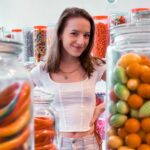 Lévanah Solomon Instagram - 🍭🍬 📸 par le vendeur de bonbons trop sympa de @mycenterparcs et @karinesolomon ________ #candy #sweet #candyshop #orange #green #rainbow #colors #color #ootd #outfit #picoftheday #photography #photooftheday #picture #vacation #holiday #girl #mood #vibes Villages Nature Paris