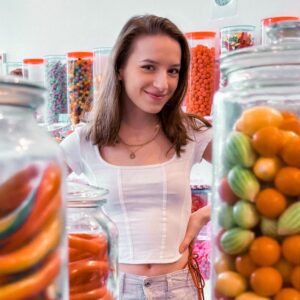 Lévanah Solomon Instagram - 🍭🍬

📸 par le vendeur de bonbons trop sympa de @mycenterparcs et @karinesolomon 

________

#candy #sweet #candyshop #orange #green #rainbow #colors #color #ootd #outfit #picoftheday #photography #photooftheday #picture #vacation #holiday #girl #mood #vibes