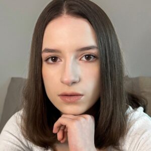 Lévanah Solomon Instagram - Premier shooting depuis ma nouvelle coupe 💇‍♀️ 
Tu valides ?

📸 by @karinesolomon 
_____________

#haircut #hair #hairstyle #shooting #photooftheday #picoftheday #photography #picture