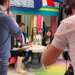 Lévanah Solomon Instagram - Quel honneur d’être une ambassadrice LEGO Friends et de se retrouver dans un décor LEGO géant. 💖 Merci à @legofrance_official de nous faire vivre cette grande aventure, à la découverte des nouveaux amis, des personnages hauts en couleurs. 💫 Retour en images sur cette belle journée de projection et de rencontre avec nos abonnés, sous les caméras de @nickelodeonfr. 🎬Ta photo préférée ? #picoftheday #goodday #ambassador #lego #legofriends #friends #family #love #feelgood #partenariat