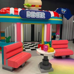 Lévanah Solomon Instagram - Quel honneur d’être une ambassadrice LEGO Friends et de se retrouver dans un décor LEGO géant. 💖 Merci à @legofrance_official de nous faire vivre cette grande aventure, à la découverte des nouveaux amis, des personnages hauts en couleurs. 💫
Retour en images sur cette belle journée de projection et de rencontre avec nos abonnés, sous les caméras de @nickelodeonfr. 🎬Ta photo préférée ? #picoftheday #goodday #ambassador #lego #legofriends #friends #family #love #feelgood #partenariat