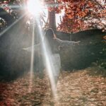 Lévanah Solomon Instagram - 🍁 Demain, on sera en décembre ! ❄️ Et l’ambiance des festivités se fait déjà ressentir… D’ailleurs, je peux vous annoncer qu’aujourd’hui, un super film de Noël est sorti en salle : Violent Night Vous pourrez y entendre ma voix dans le rôle de Trudy ! (Attention, ce film est déconseillé aux plus jeunes) De notre coté, on vous prépare de jolies surprises, dès ce soir, ici et sur YouTube ! 🎁 Trop hâte de partager tout ça ! 📸 @karinesolomon (la queen) _______ #fall #winter #winteroutfit #falloutfit #mood #leaves #outfit #clothes #tree #christmas #xmas #dress #coat #movie #enjoy