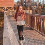 Lévanah Solomon Instagram - Seventeen ✌🏻 📸 @kimberley_solomon 📍 @parrotworld.officiel __________ #birthday #birthdaygirl #seventeen #white #light #pink #yellow #colors #pastel #goldenhour #nature #picoftheday #pictureoftheday #photooftheday #portrait #photography #brown #beige #neutral #smile #happy #teenager #teen #girl #fall #october #autumn Parrot World - Parc animalier immersif