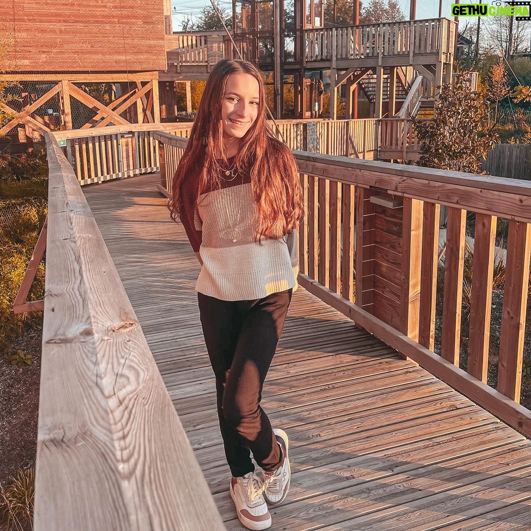 Lévanah Solomon - 4.4K Likes - Seventeen ✌🏻
📸 @kimberley_solomon
📍 @parrotworld.officiel
__________
#birthday #birthdaygirl #seventeen #white #light #pink #yellow #colors #pastel #goldenhour #nature #picoftheday #pictureoftheday #photooftheday #portrait #photography #brown #beige #neutral #smile #happy #teenager #teen #girl #fall #october #autumn