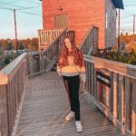 Lévanah Solomon Instagram - Seventeen ✌🏻 📸 @kimberley_solomon 📍 @parrotworld.officiel __________ #birthday #birthdaygirl #seventeen #white #light #pink #yellow #colors #pastel #goldenhour #nature #picoftheday #pictureoftheday #photooftheday #portrait #photography #brown #beige #neutral #smile #happy #teenager #teen #girl #fall #october #autumn Parrot World - Parc animalier immersif