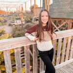 Lévanah Solomon Instagram - Seventeen ✌🏻 📸 @kimberley_solomon 📍 @parrotworld.officiel __________ #birthday #birthdaygirl #seventeen #white #light #pink #yellow #colors #pastel #goldenhour #nature #picoftheday #pictureoftheday #photooftheday #portrait #photography #brown #beige #neutral #smile #happy #teenager #teen #girl #fall #october #autumn Parrot World - Parc animalier immersif