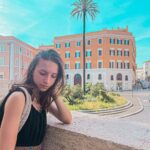 Lévanah Solomon Instagram - Tout est couleur Terracotta à Rome, j’avais envie de poser devant tous les bâtiments 😭💗 Et toi, c’est quoi ta couleur préférée ? 📸 @karinesolomon *Photos retouchées #picoftheday #pictureoftheday #photography #photooftheday #travel #sky #italy #rome #beige #blue #tan #aesthetic #mood #vibes #summer #colors #color #light #white #ootd #outfit #pink #pastel #vacation #holiday #black #girl #neutral Italie, Rome