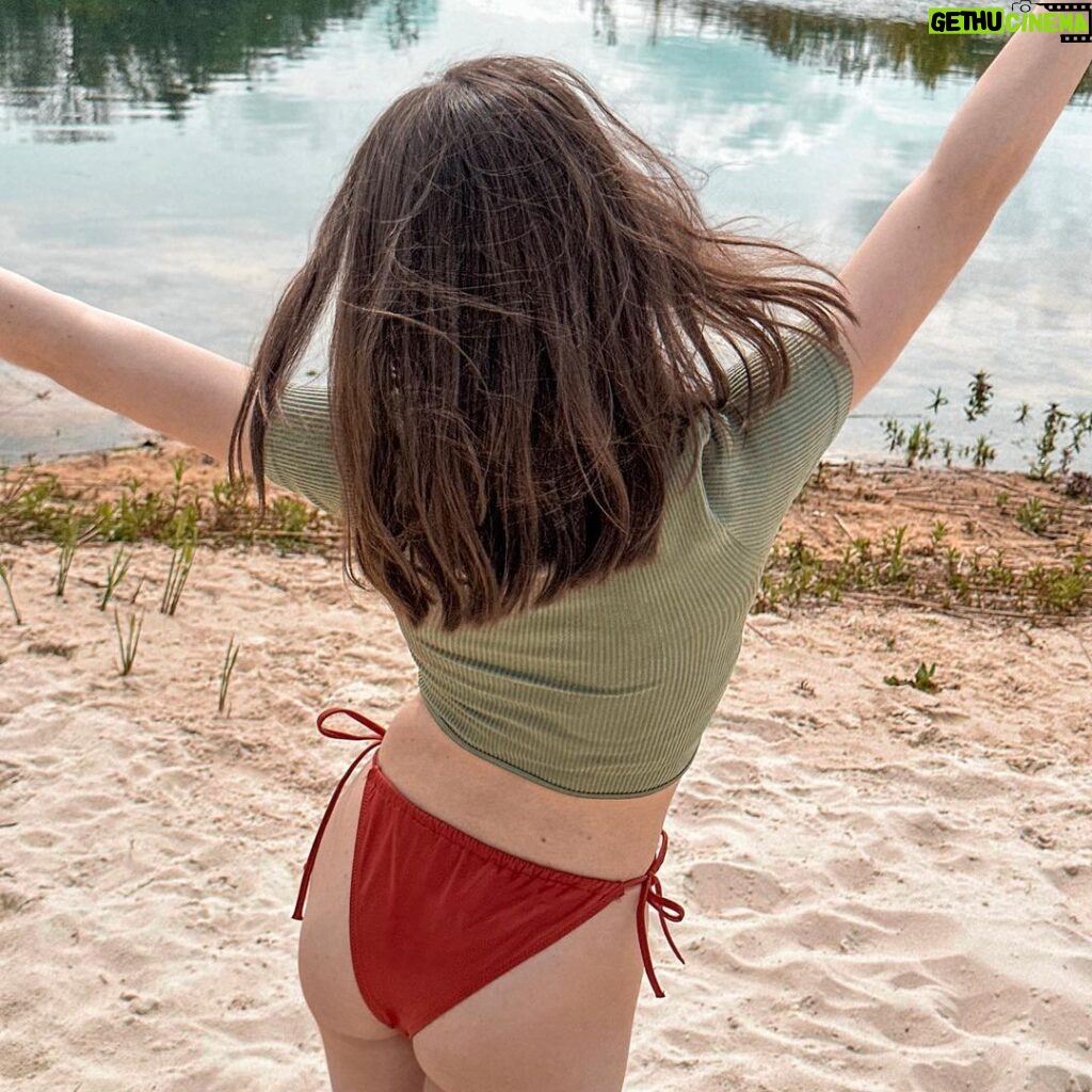 Lévanah Solomon Instagram - Welcome June 🌿🍉☀️ #picoftheday #photooftheday #vacation #holiday #pink #orange #red #green #blue #aesthetic #photography #summer #mood #vibes #color #colors #girl