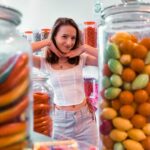 Lévanah Solomon Instagram - 🍭🍬 📸 par le vendeur de bonbons trop sympa de @mycenterparcs et @karinesolomon ________ #candy #sweet #candyshop #orange #green #rainbow #colors #color #ootd #outfit #picoftheday #photography #photooftheday #picture #vacation #holiday #girl #mood #vibes Villages Nature Paris