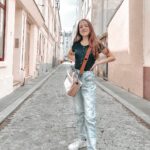 Lévanah Solomon Instagram - Aaaaahhh je suis trop contente 🥳 J’aime trop la période de la rentrée ! Et toi, t’es comme moi ou t’aurais préféré danser sous les sunlights des tropiques encore un peu ? 😂🌿 📸 by @karinesolomon ___________ #backtowork #backtoschool #rentree #travel #paris #outfit #pink #white #green #picoftheday #photography #buildings #neutral #french #smile #summer #color #life #beige #photooftheday #happy