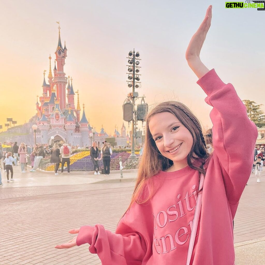 Lévanah Solomon Instagram - ✨I’m a DisneyGirl 💕 📸 @karinesolomon ___________ #disneylandparis #disney #travel #france #frenchgirl #disneyprincess #pink #white #yellow #neutral #castle #picoftheday #pictureoftheday #photography #photooftheday #sky #pastel #color #colorful Disneyland Paris