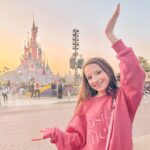Lévanah Solomon Instagram - ✨I’m a DisneyGirl 💕 📸 @karinesolomon ___________ #disneylandparis #disney #travel #france #frenchgirl #disneyprincess #pink #white #yellow #neutral #castle #picoftheday #pictureoftheday #photography #photooftheday #sky #pastel #color #colorful Disneyland Paris