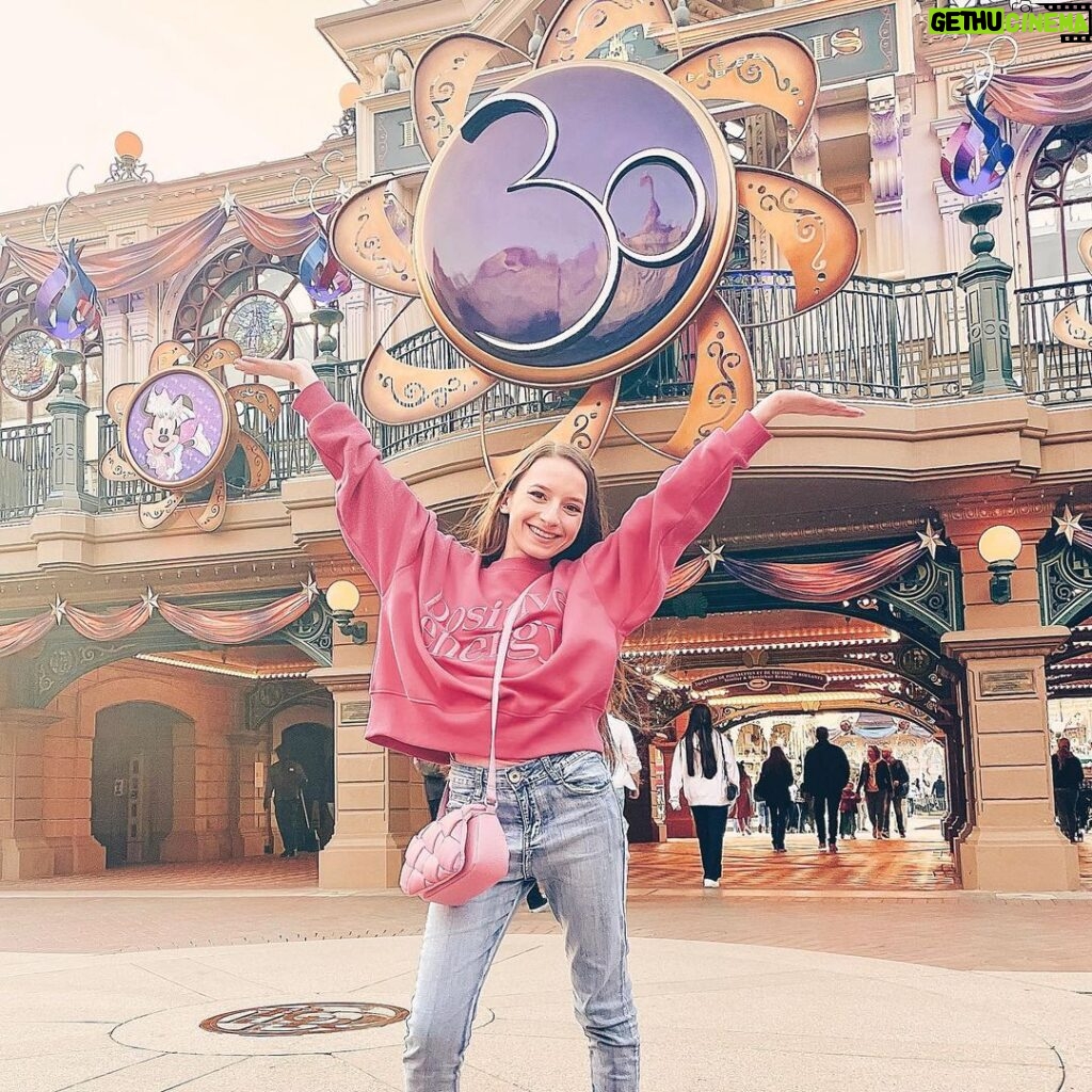 Lévanah Solomon Instagram - 💜 30 ANS 💜 Happy birthday @disneylandparis ✨ 📸 @karinesolomon #disneylandparis #disneyland #disney #white #pink #iridescent #yellow #pastel #picoftheday #pictureoftheday #photooftheday #photography #neutral #birthday #mickey #purple Disneyland Paris