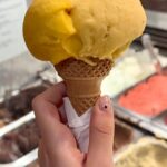 Lévanah Solomon Instagram - Swipe à gauche pour voir les différentes glaces que j’ai mangé à Rome ! Tu mangerais laquelle : 1 : Passion, Vanille 2 : Stracciatella, Pêche 3 : Stracciatella, Passion 4 : Mangue, Passion 5 : Amarena, Straciatella 6 : Fruits rouges, Citron Moi je les ai toutes kiffées 😝 *photos retouchées _____________ #picoftheday #pictureoftheday #photography #photooftheday #travel #gelato #italy #rome #beige #tan #aesthetic #mood #vibes #summer #colors #color #light #white #ootd #outfit #vacation #holiday #girl #neutral #pink #icecream Italie, Rome