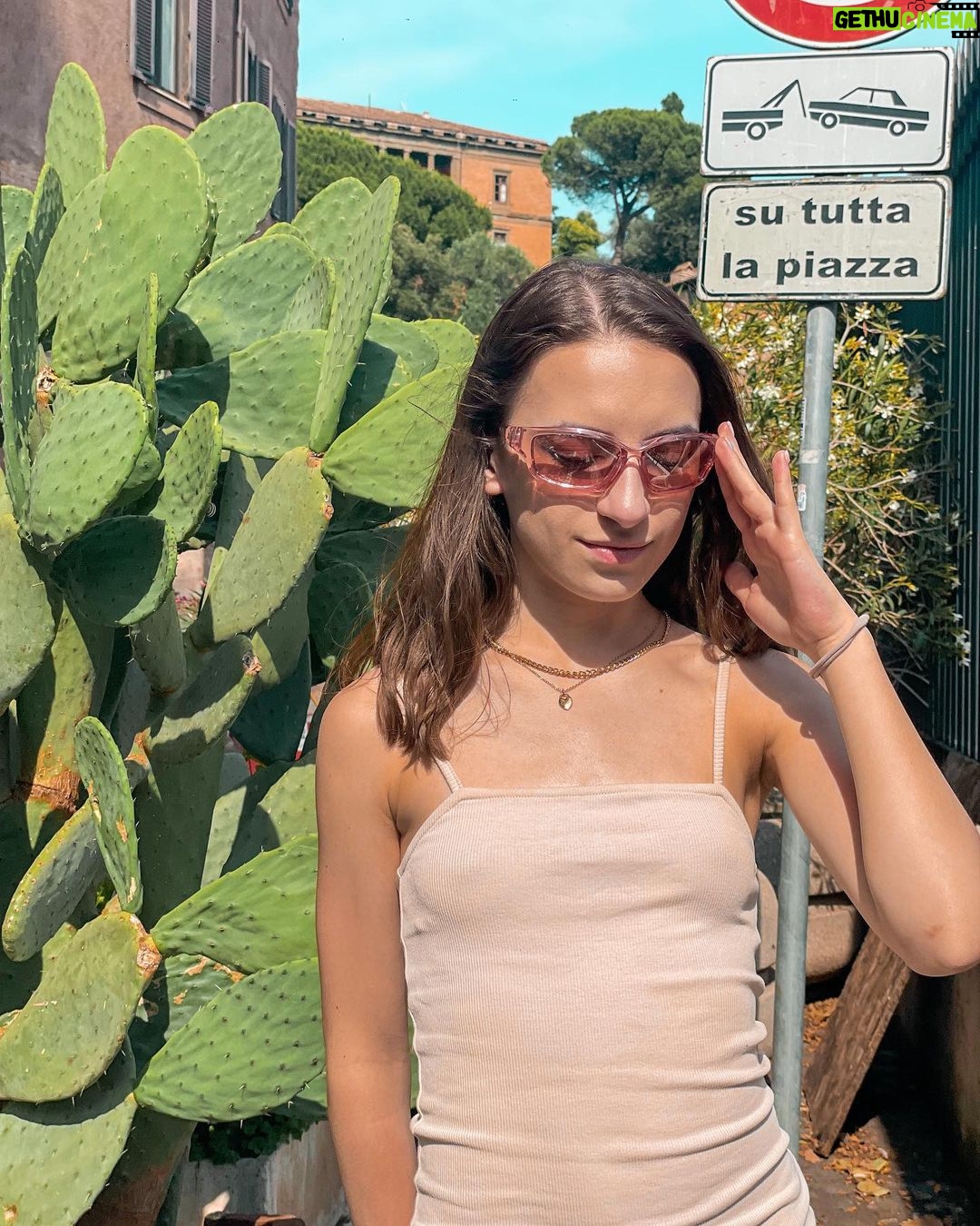 Lévanah Solomon Instagram - Je suis in love de ces photos 🌵🌸 De tous mes posts à Rome, tu préfères lequel ? *Photos retouchées ___________ #picoftheday #pictureoftheday #photography #photooftheday #travel #sky #italy #rome #beige #blue #green #pink #tan #aesthetic #mood #vibes #summer #colors #color #light #white #ootd #outfit #vacation #holiday #girl #neutral #dress #cactus Rome, Italy