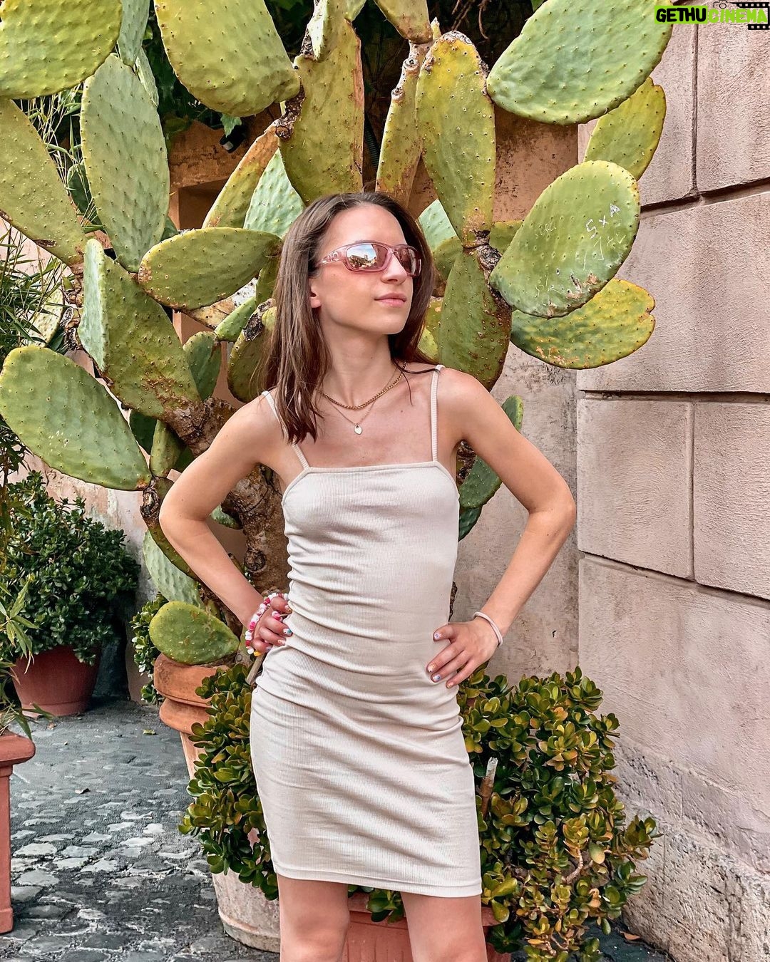 Lévanah Solomon Instagram - Je suis in love de ces photos 🌵🌸 De tous mes posts à Rome, tu préfères lequel ? *Photos retouchées ___________ #picoftheday #pictureoftheday #photography #photooftheday #travel #sky #italy #rome #beige #blue #green #pink #tan #aesthetic #mood #vibes #summer #colors #color #light #white #ootd #outfit #vacation #holiday #girl #neutral #dress #cactus Rome, Italy