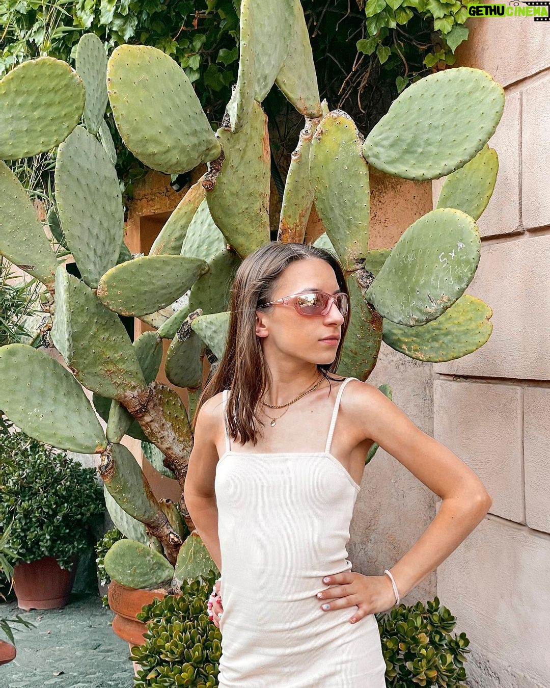 Lévanah Solomon Instagram - Je suis in love de ces photos 🌵🌸 De tous mes posts à Rome, tu préfères lequel ? *Photos retouchées ___________ #picoftheday #pictureoftheday #photography #photooftheday #travel #sky #italy #rome #beige #blue #green #pink #tan #aesthetic #mood #vibes #summer #colors #color #light #white #ootd #outfit #vacation #holiday #girl #neutral #dress #cactus Rome, Italy