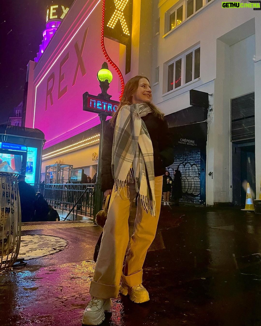 Lévanah Solomon Instagram - 💄🩷❄️ Le Grand Rex