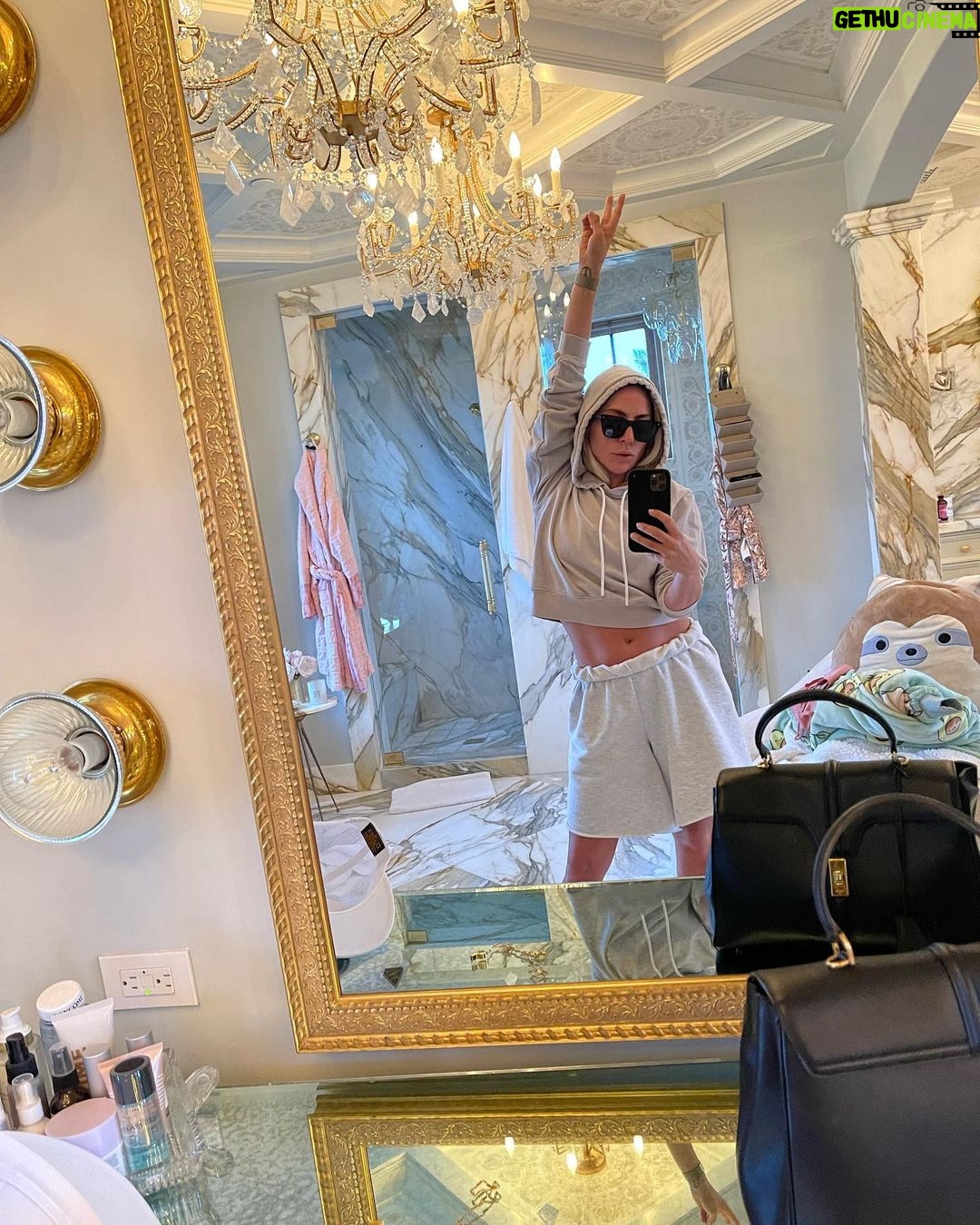 Lady Gaga Instagram - Happier than eva…wishin u joy so excited for tour, ready to live that stadium life again ❤️