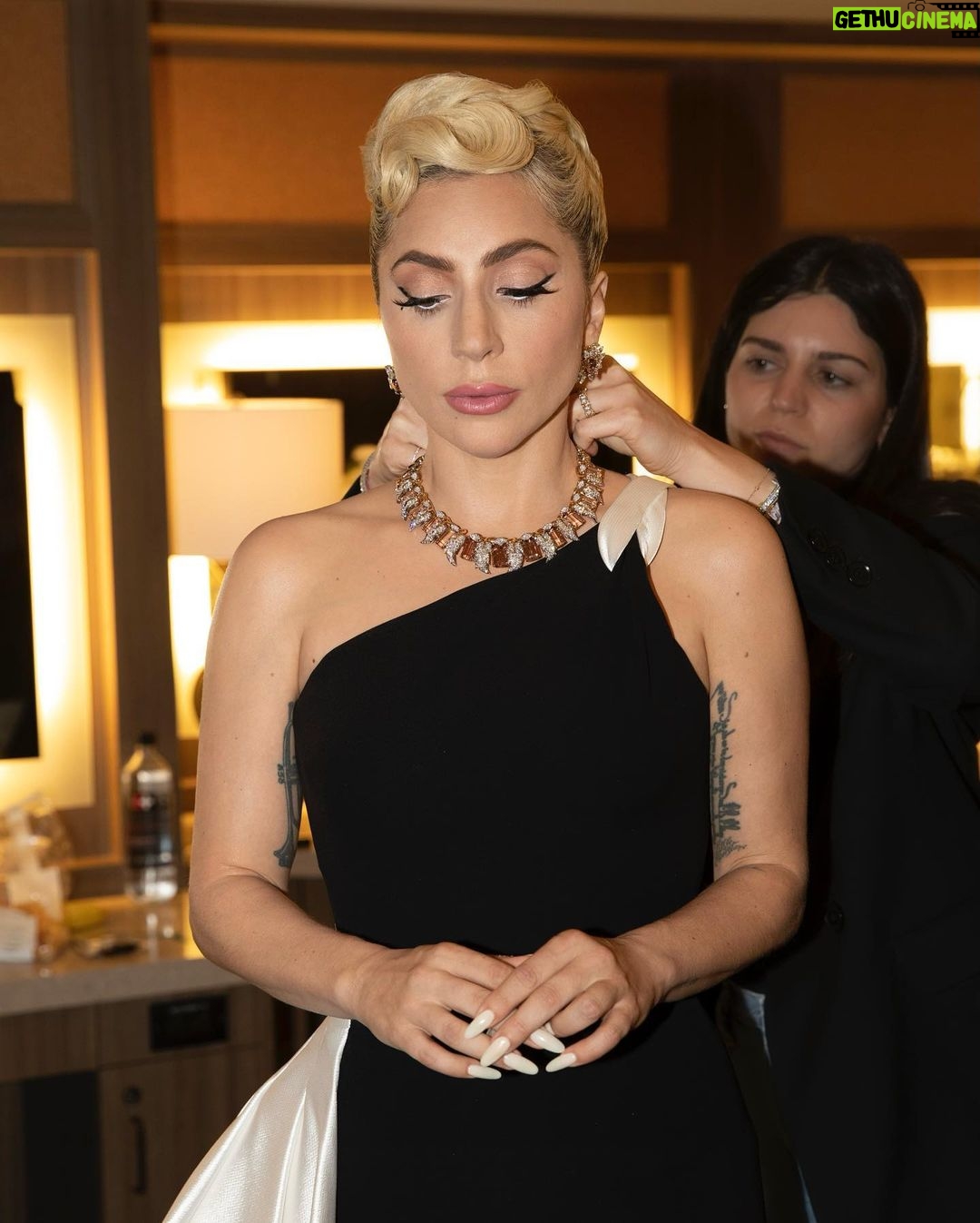 Lady Gaga Instagram - #GRAMMYs 2022 πΆπ€ wearing @tiffanyandco