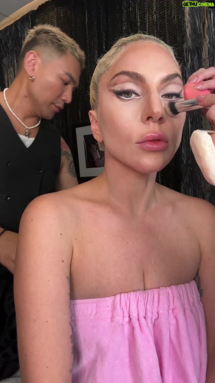 Lady Gaga Instagram - SURPRISE INSTAGRAM LIVE FROM BACKSTAGE