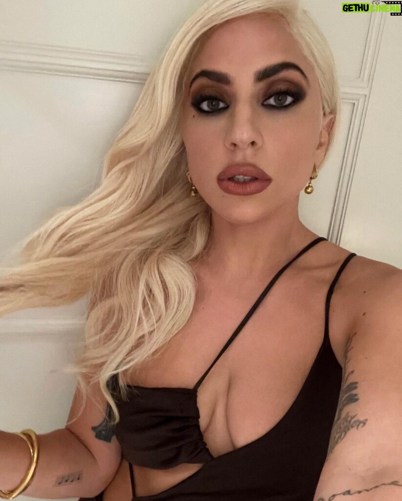 Lady Gaga Instagram - #ItalianGlam 🇮🇹❤️ @hauslabs