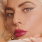 Lady Gaga Instagram – We designed our @hauslabs ITALIAN GLAM HIGHLIGHTER BRUSH to work expertly with our TUTTI GEL-POWDER HIGHLIGHTER 🥰 Sweep this super soft brush with our velvety gel-to-powder formula on the cheekbone and eyelid for extra luminous radiance ✨ Get the full CASA GAGA COLLECTION on hauslabs.com now!