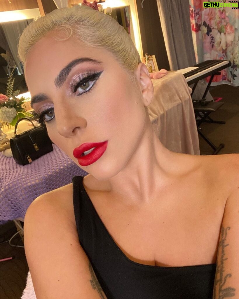 Lady Gaga Instagram - Backstage last night at Jazz & Piano, wearing the @hauslabs Love For Sale Shadow Palette 🥰🎺🎶 @gagavegas