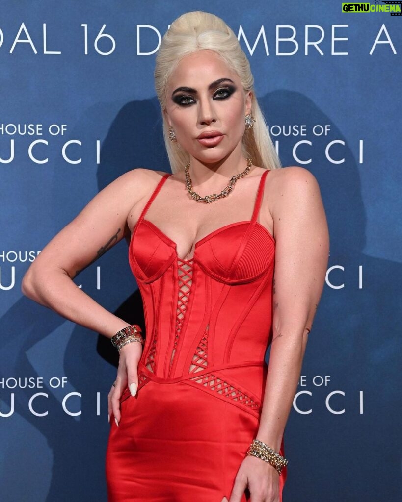Lady Gaga Instagram - #HouseOfGucci 🇮🇹❤️ wearing @tiffanyandco