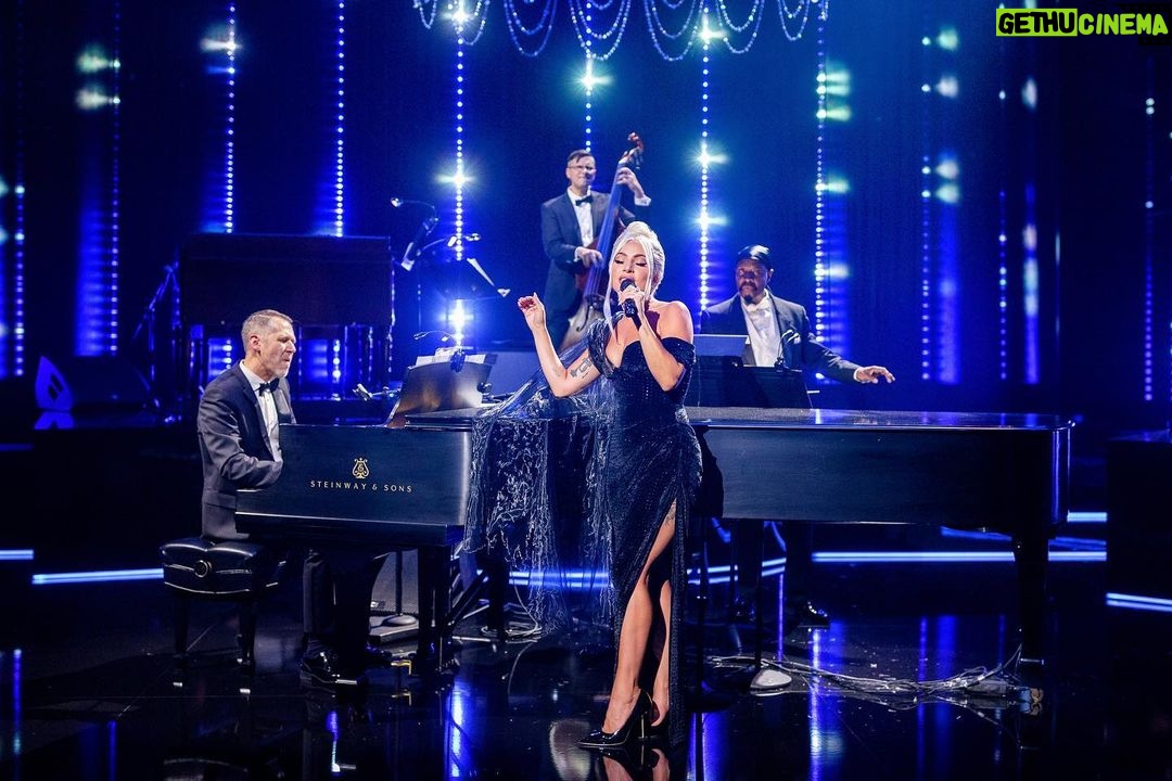 Lady Gaga Instagram - It was a joy to sing for you today, thank you for watching online or joining in person, and for coming together with me to celebrate “Love For Sale”! @itstonybennett and I are so excited for you to hear our album 🎷🎺! And thank you to my talented sister @germ_aphobenotta @topostudiony for designing my beautiful costumes for the show! ❤️