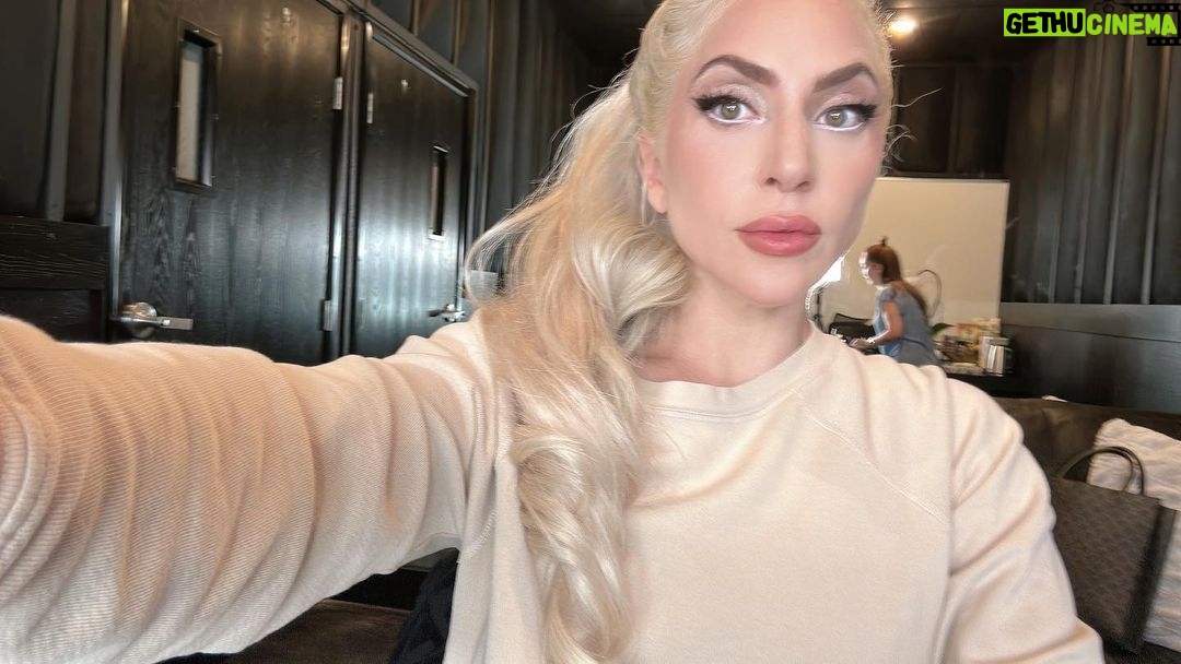 Lady Gaga Instagram - Hi for no reason just hi 💄🖤