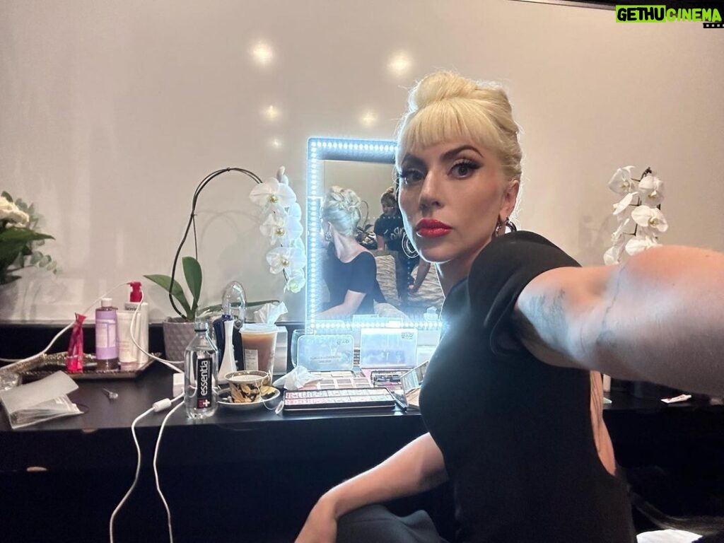 Lady Gaga Instagram - During rehearsal🖤🖤🖤💄💄💄🎺