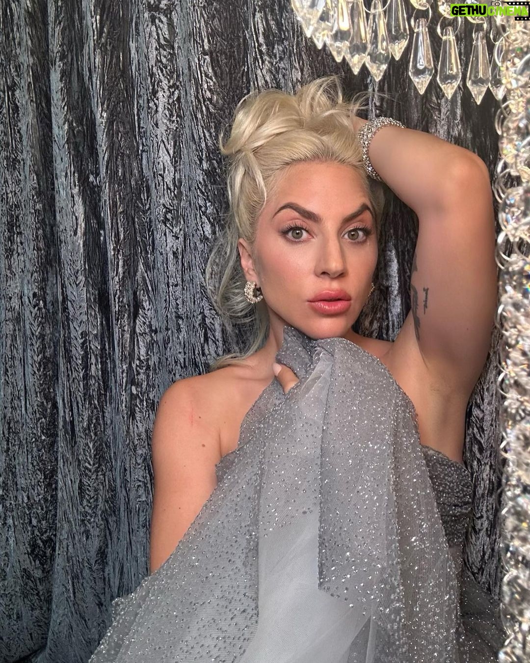 Lady Gaga Instagram - I can’t give you anything but love Sarah Vaughan style 🎺 (look it up) 💕 thank you for a SOLD OUT WEEK Mama’s feet hurt